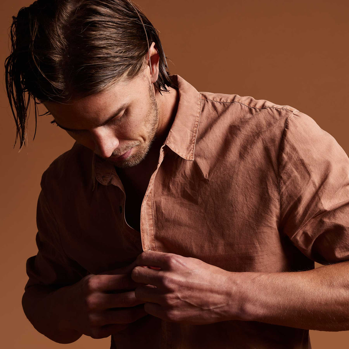 Standard Shirt in Nutmeg Pigment | James Perse Los Angeles