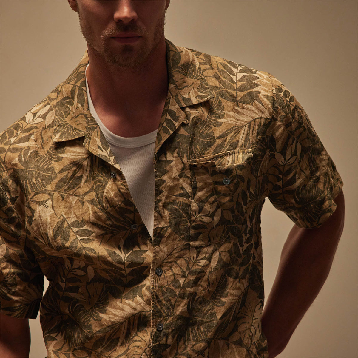 Printed Linen Short Sleeve in Palm Print | James Perse Los Angeles