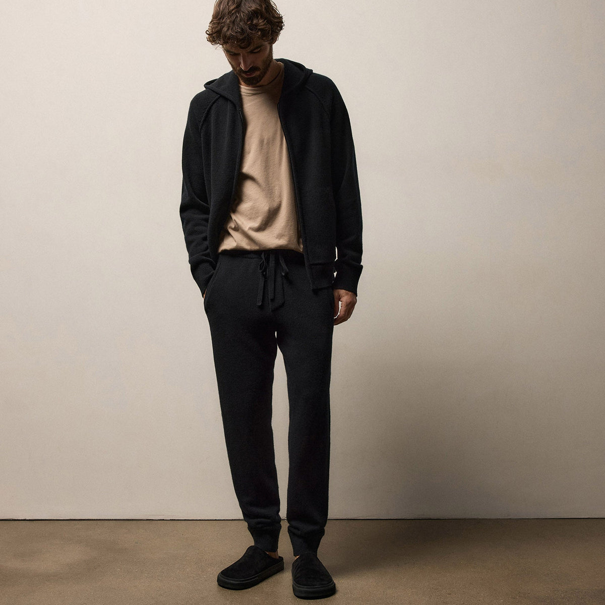 Recycled Cashmere Track Pant With Pockets in Black | James Perse Los Angeles