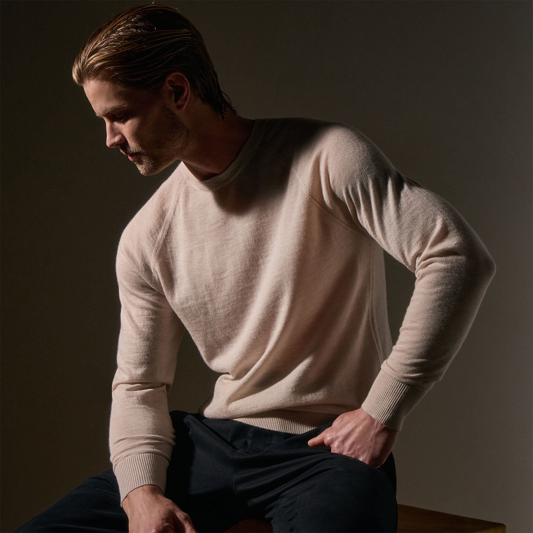 Ultra Fine Cshmr Raglan Crew in Balsa | James Perse Los Angeles