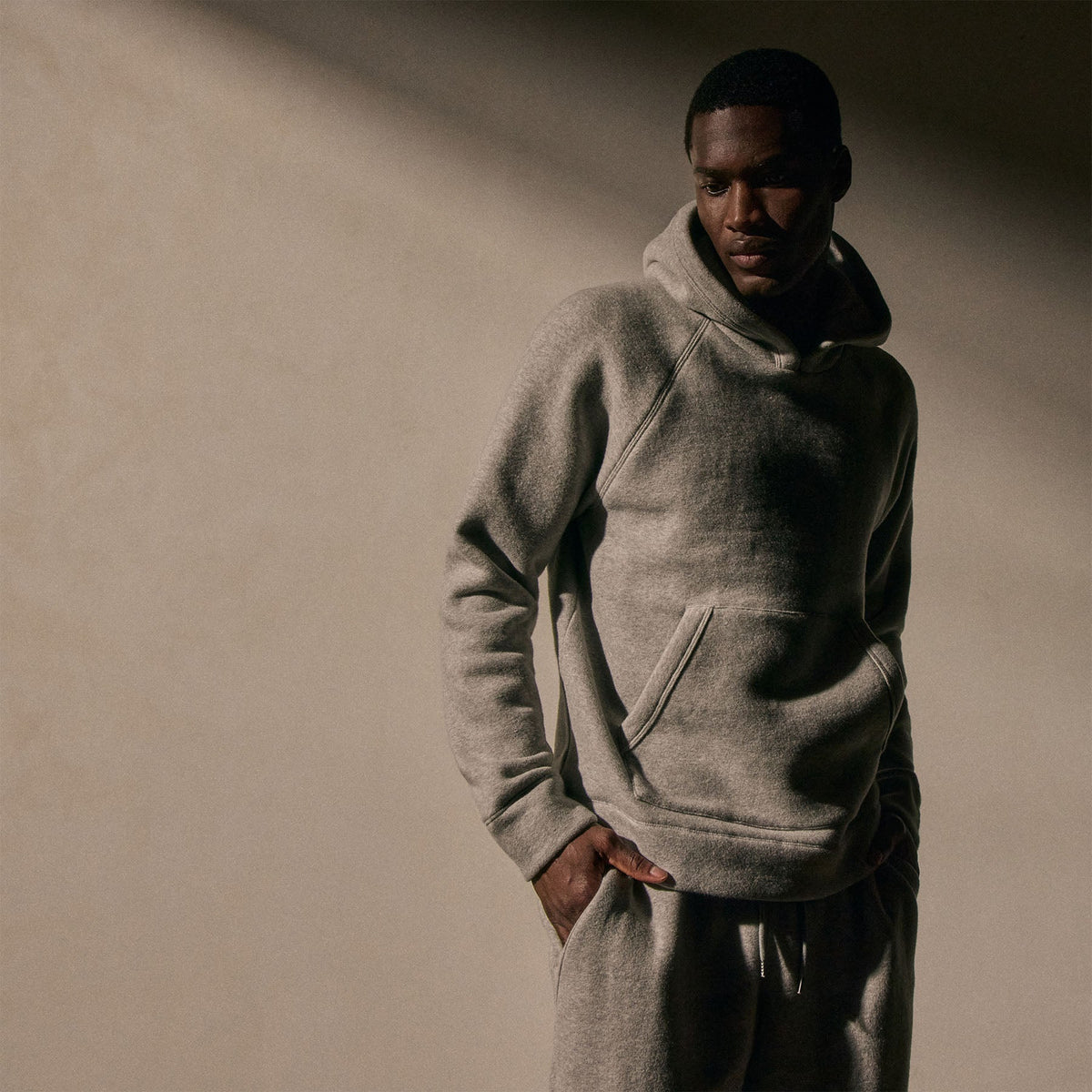 Men's Cozy Fleece Zip Hoodie & Cozy Sweat Pant With Piping Gift Set In Heather Grey | James Perse Los Angeles