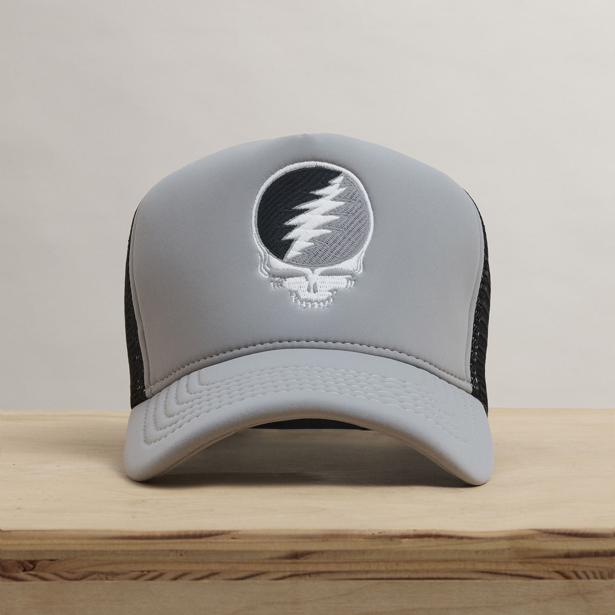 Grateful Dead Multicolor Skull Embroidery Trucker in Pale Grey | James Perse Los Angeles