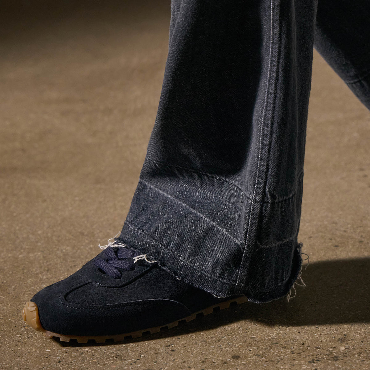 Women's Suede Low Running Sneaker - Navy