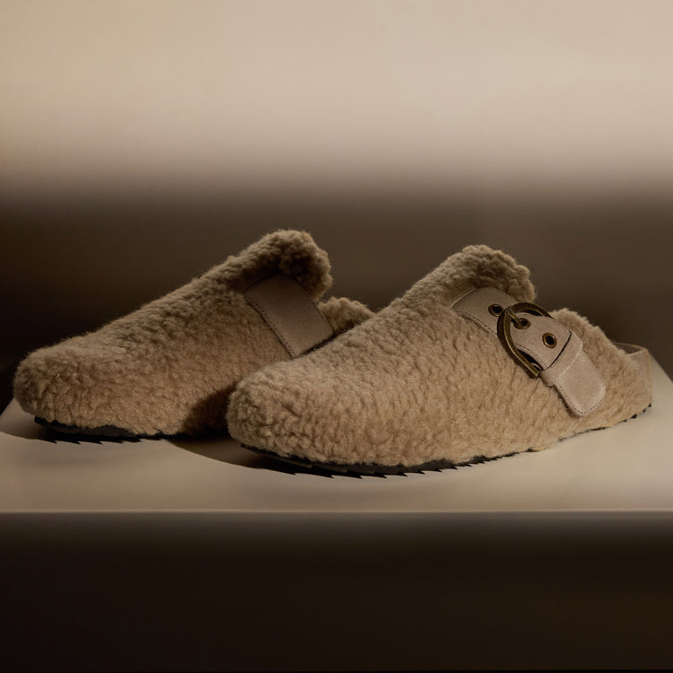 Women's Shearling Slip On Clog in Taupe | James Perse Los Angeles