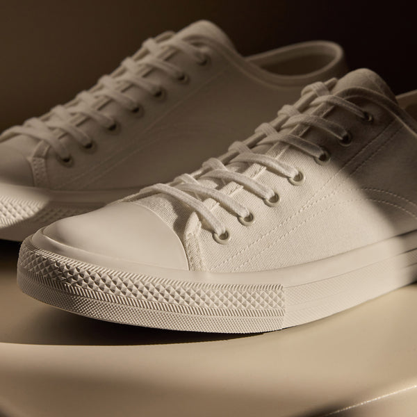 Women's Cotton Canvas Low Top Vulcanized Sneaker in White | James Perse Los Angeles