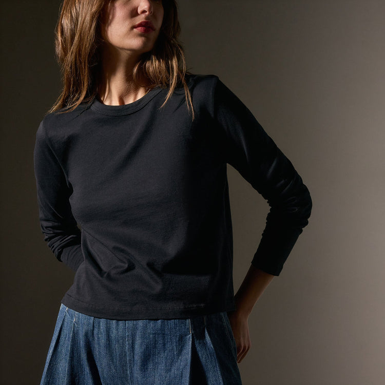Shrunken Long Sleeve Crew Neck Tee in Black | James Perse Los Angeles