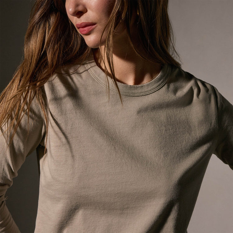 Shrunken Long Sleeve Crew Neck Tee in Overcast | James Perse Los Angeles