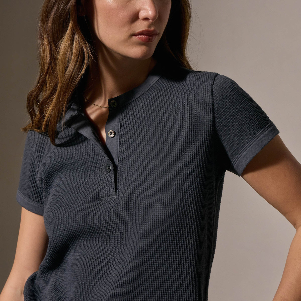 Cotton Linen Waffle Henley in Asphalt | James Perse Los Angeles