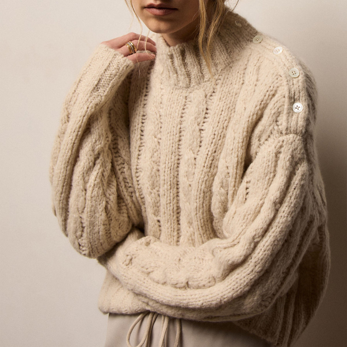 Chunky Cashmere Silk Cable Knit Crew in Biscotti | James Perse Los Angeles
