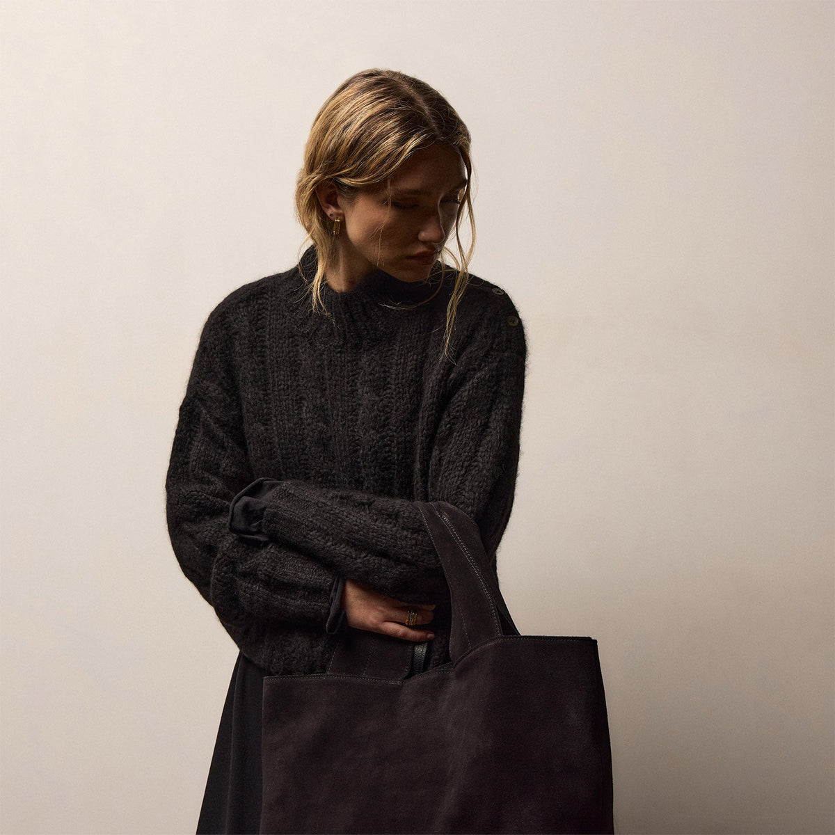 Chunky Cashmere Silk Cable Knit Crew in Black | James Perse Los Angeles