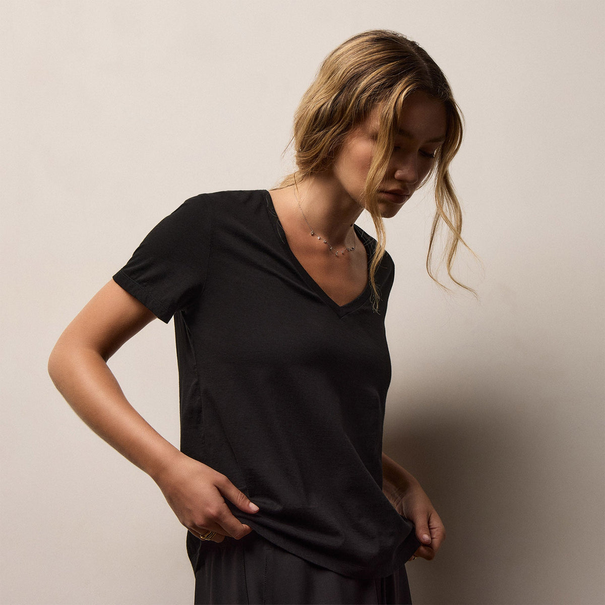 Luxe Lotus Jersey V Neck in Black | James Perse Los Angeles