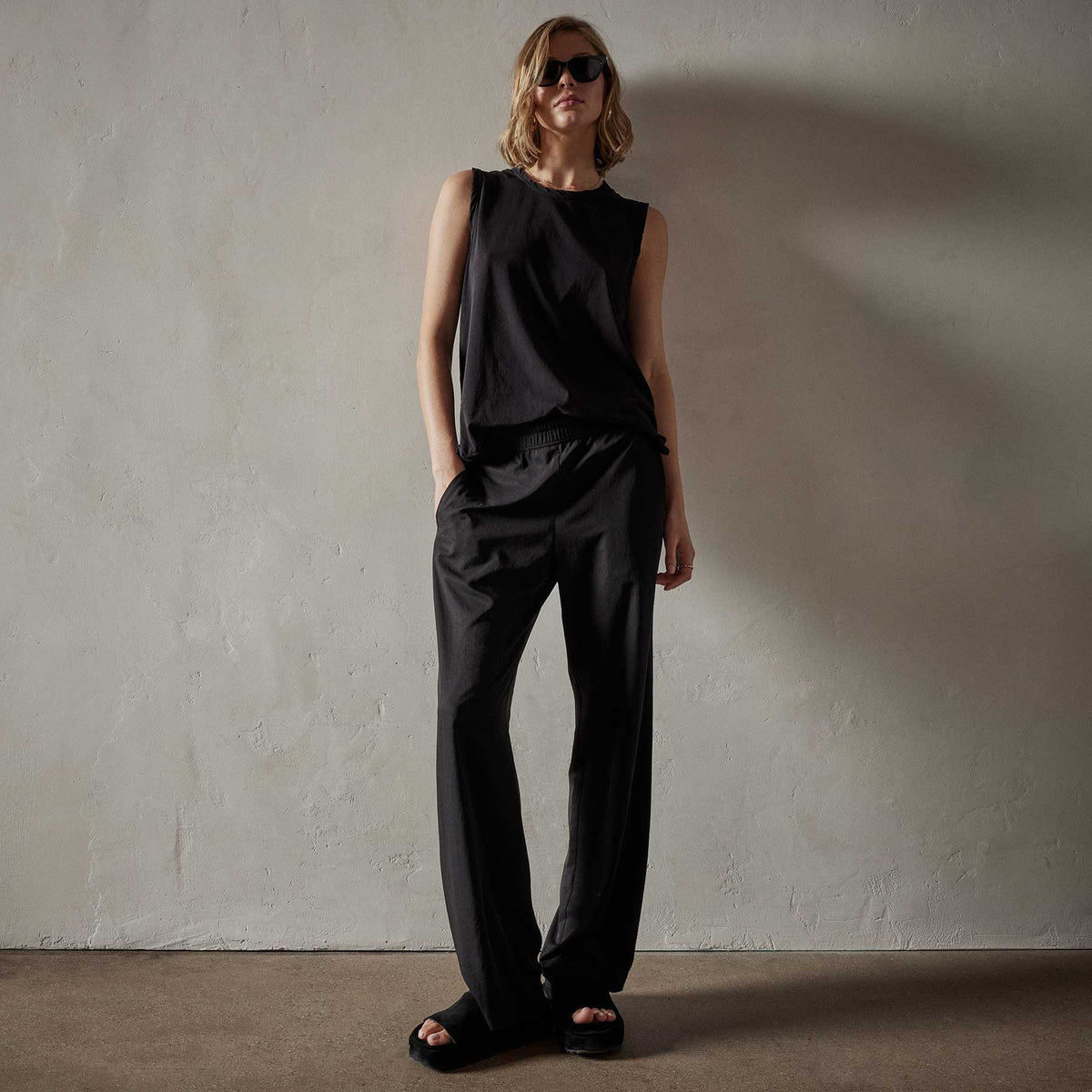 Cove Tank in Black | James Perse Los Angeles