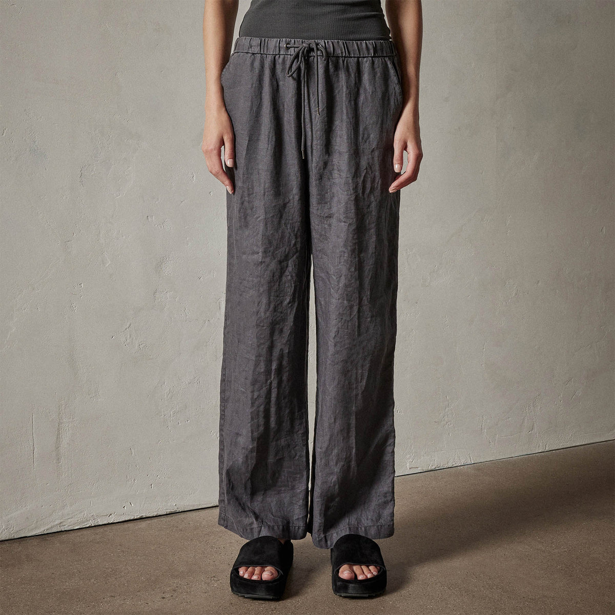 Lightweight Linen Pant in Magma Pigment | James Perse Los Angeles