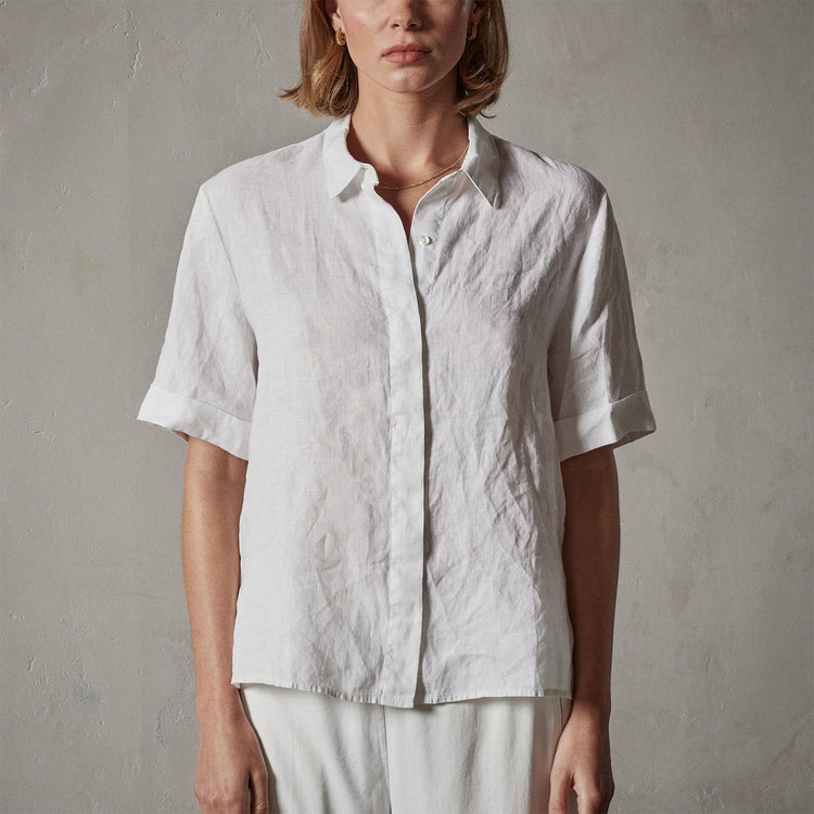 Lightweight Linen Short Sleeve Shirt in White | James Perse Los Angeles