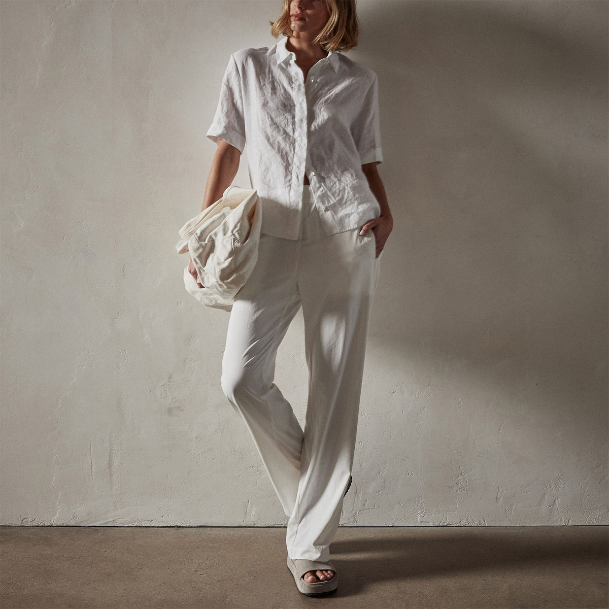 Lightweight Linen Short Sleeve Shirt in White | James Perse Los Angeles