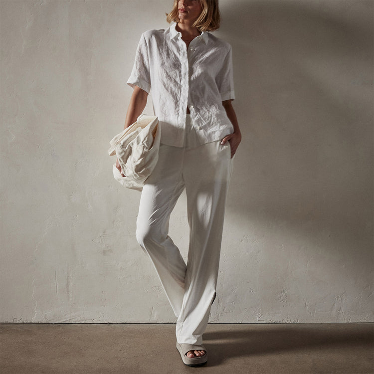 Lightweight Linen Short Sleeve Shirt in White | James Perse Los Angeles
