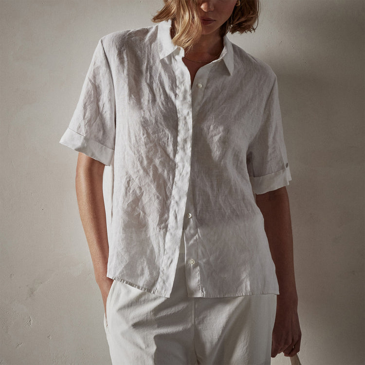 Lightweight Linen Short Sleeve Shirt in White | James Perse Los Angeles
