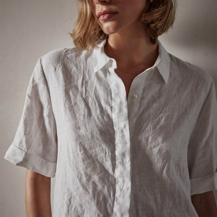 Lightweight Linen Short Sleeve Shirt in White | James Perse Los Angeles