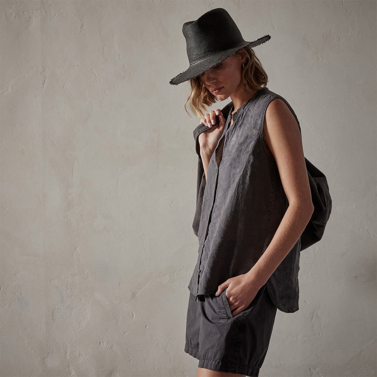 Double Dye Sleeveless Linen Shirt in Magma Pigment | James Perse Los Angeles