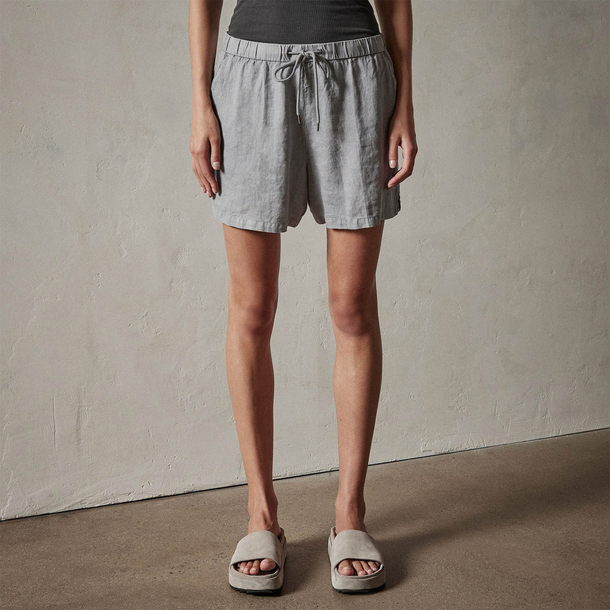 Lightweight Linen Short in Breeze Pigment | James Perse Los Angeles