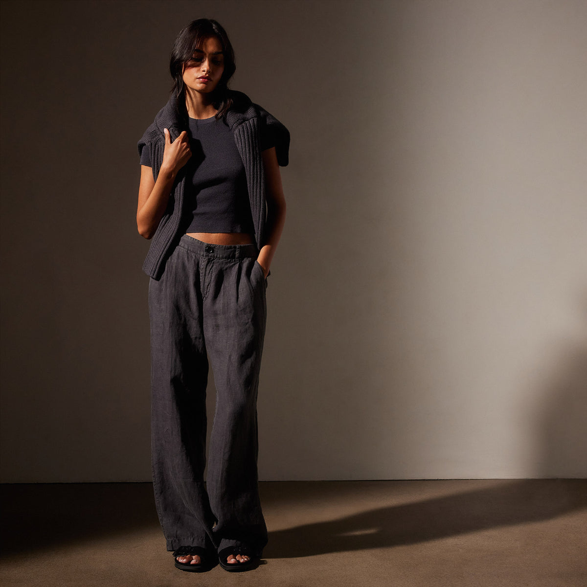 Garment DyedLinen Pleated Pant in Magma Pigment | James Perse in Los Angeles