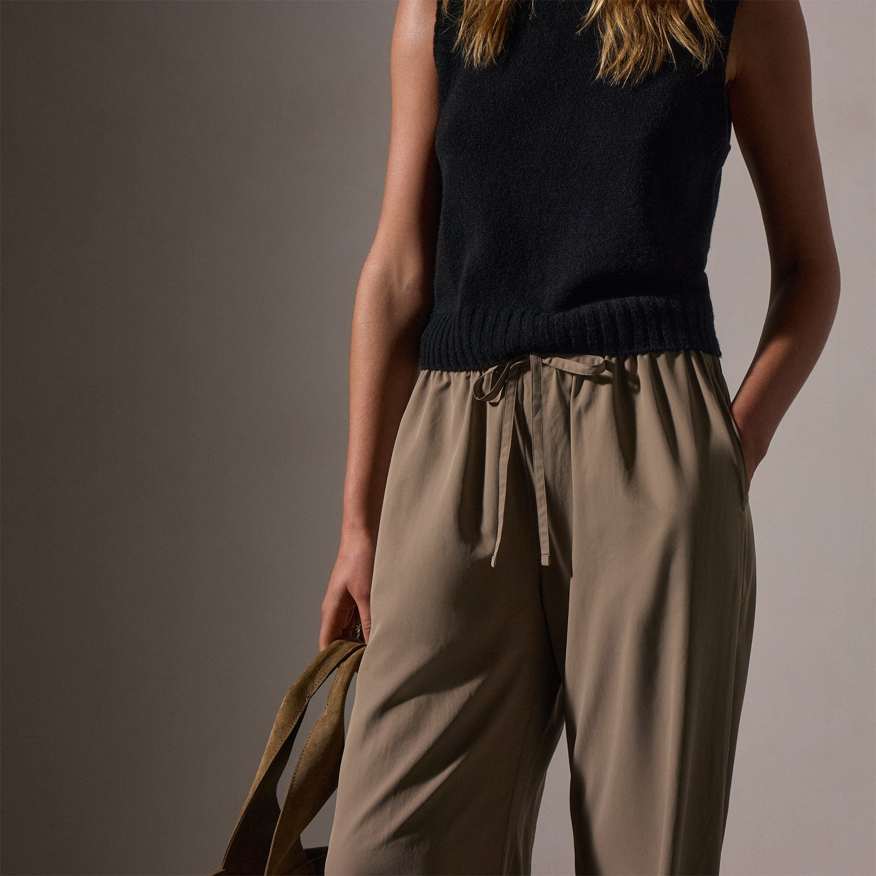 Lightweight Matte Sateen Trouser in Fawn | James Perse Los Angeles