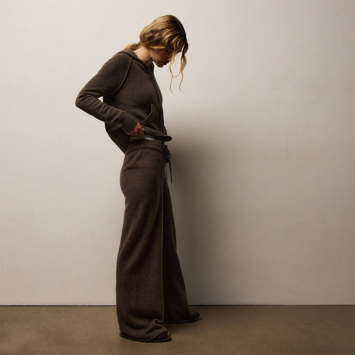 Cashmere Wide Leg Track Pant in Porcupine | James Perse Los Angeles