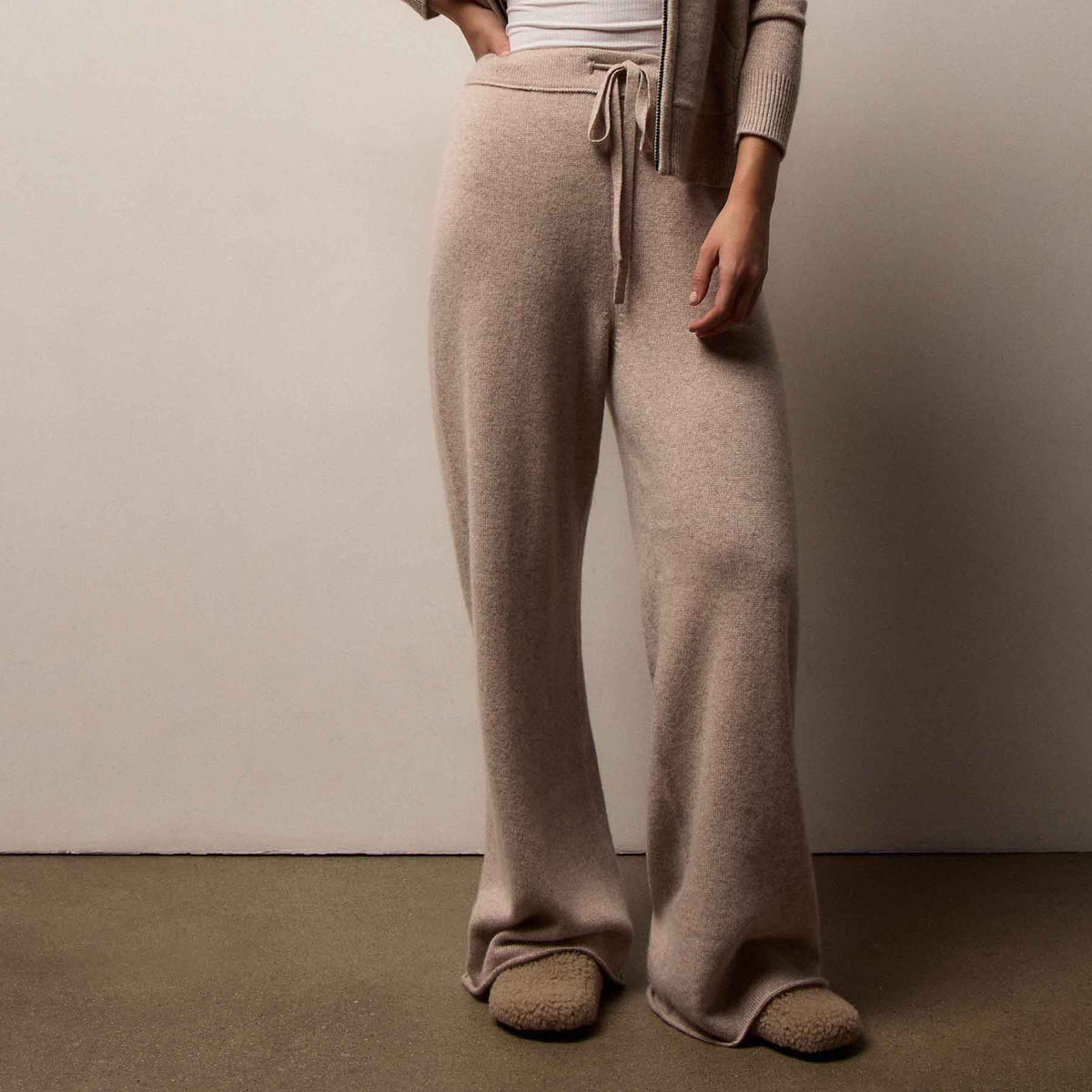 Cashmere Wide Leg Track Pant in Stone | James Perse Los Angeles