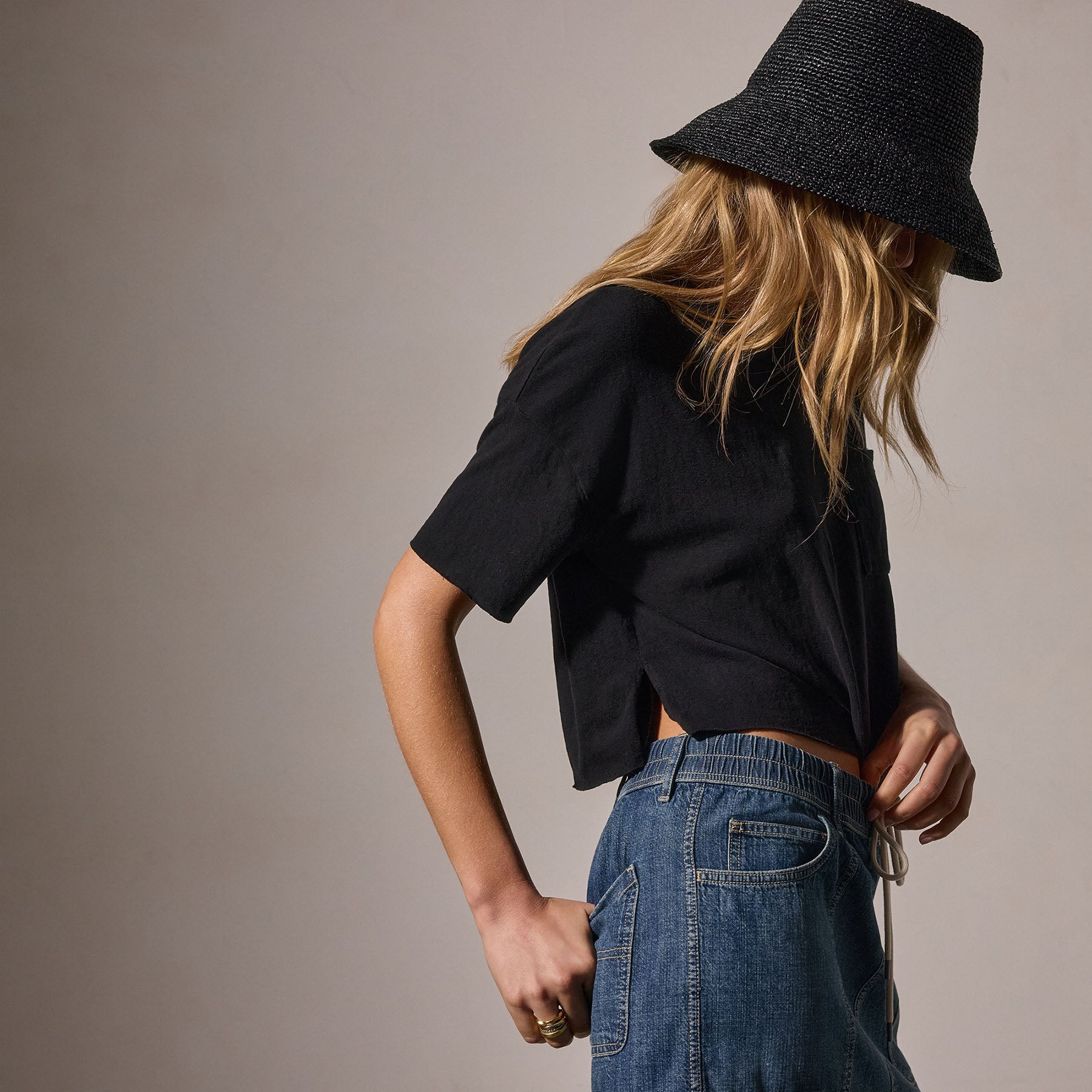 Brushed Jersey Pocket Tee in Black | James Perse Los Angeles