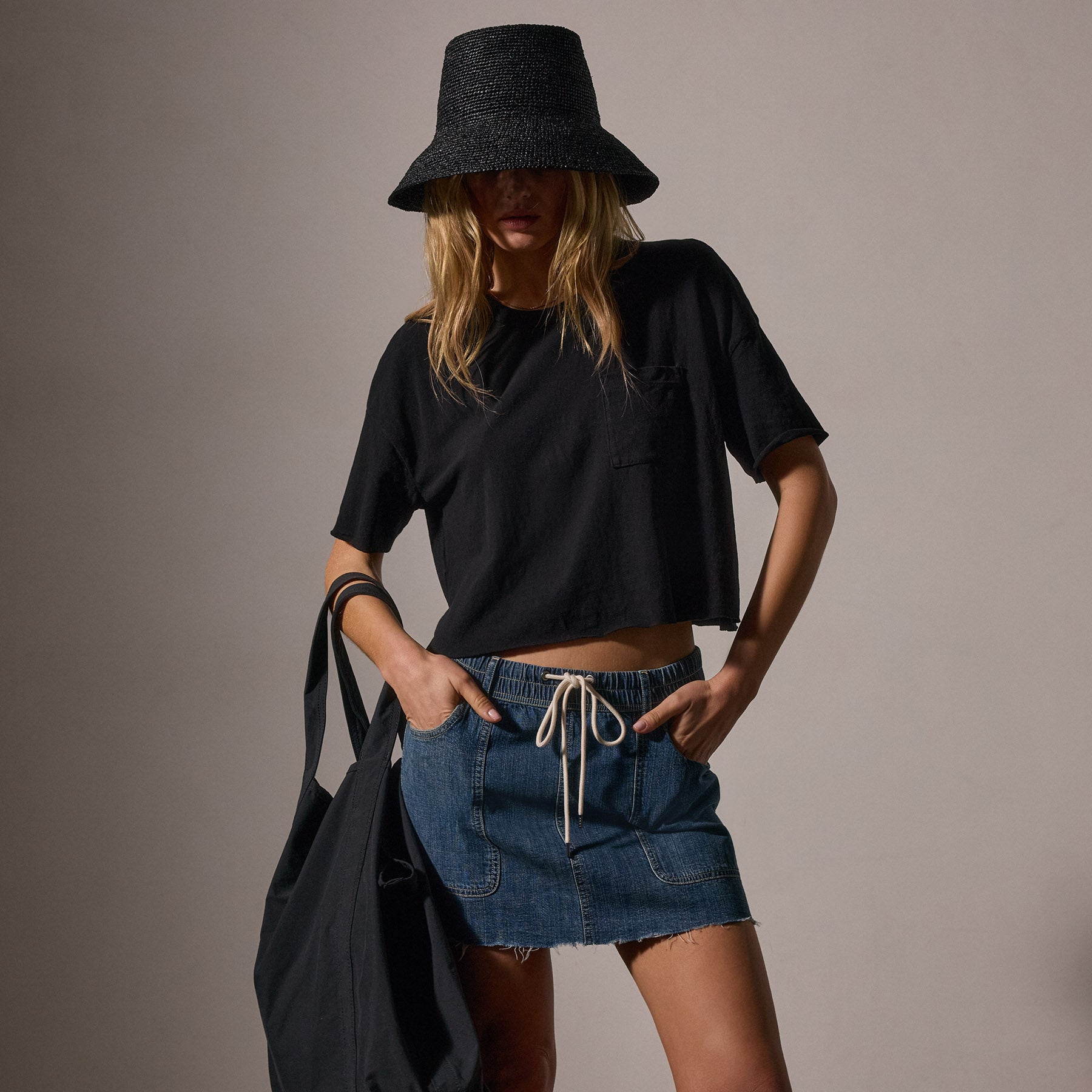 Brushed Jersey Pocket Tee in Black | James Perse Los Angeles