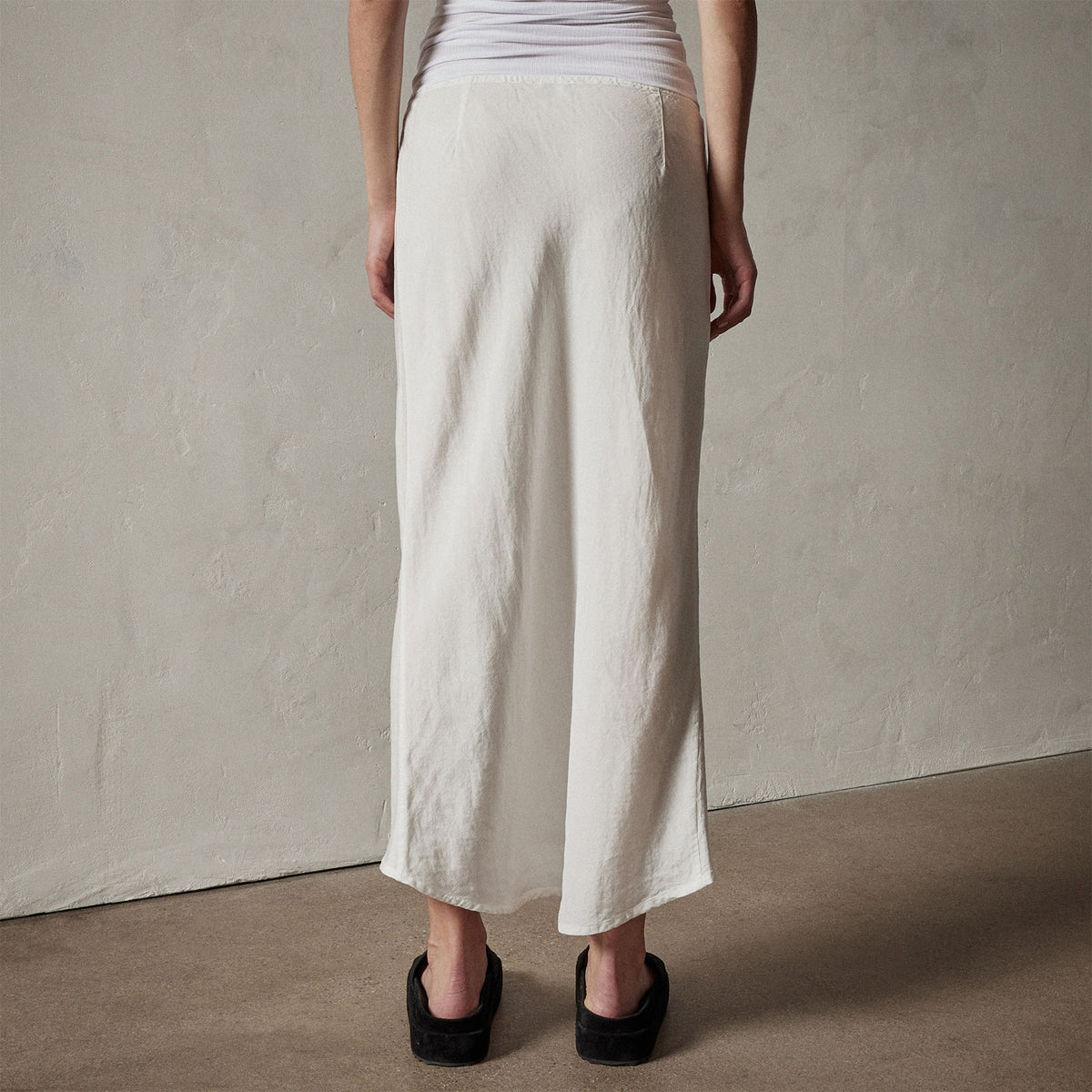 Surfside Skirt in Everest White Pigment | James Perse Los Angeles