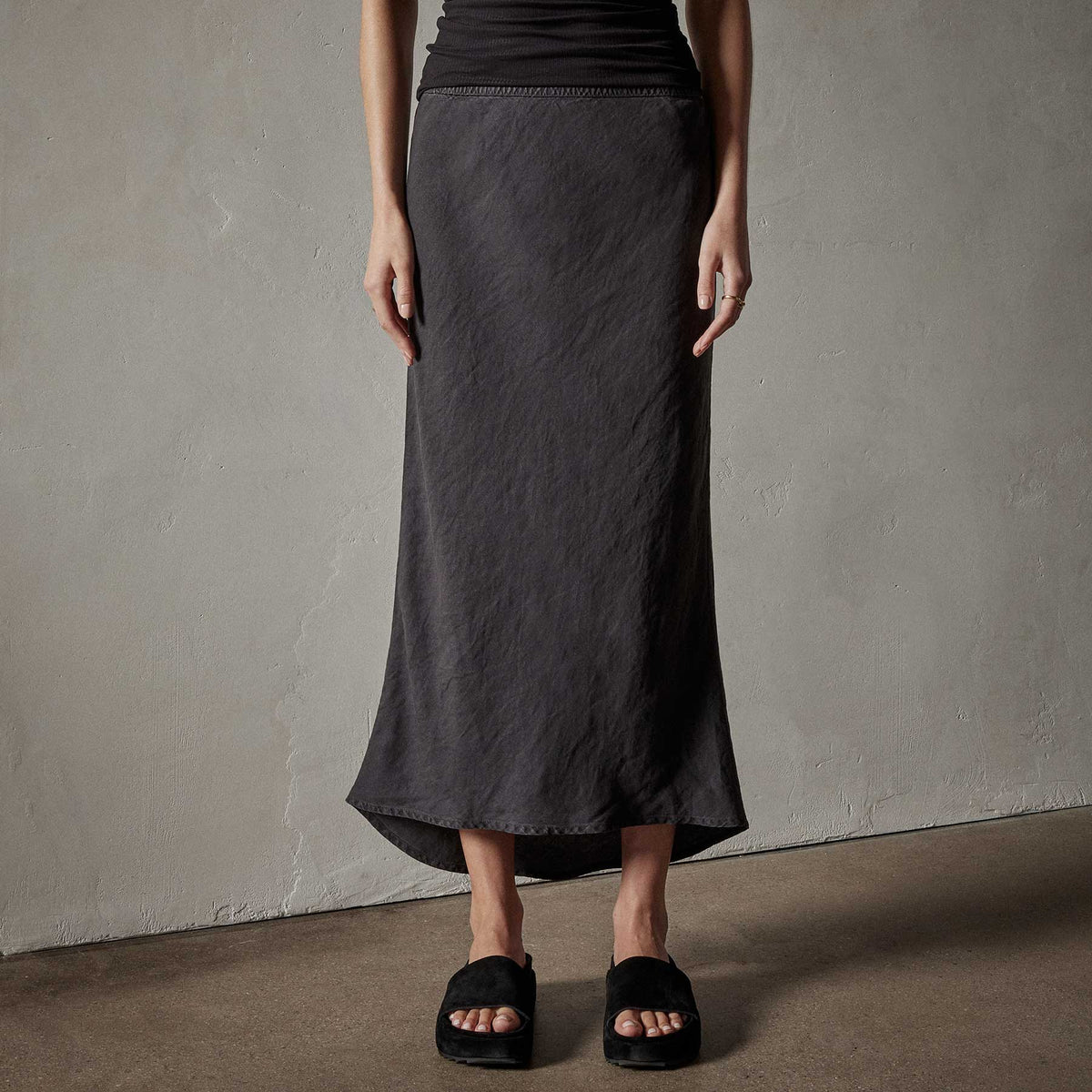 Surfside Skirt in Magma Pigment | James Perse Los Angeles