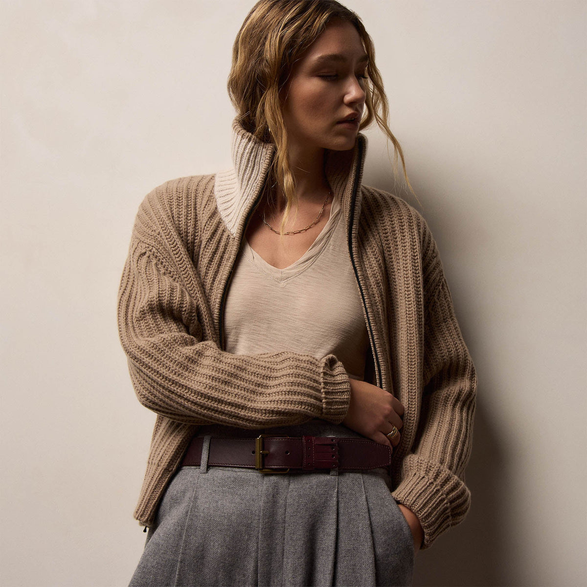 Sheer Slub Casual V Neck in Stone | James Perse Los Angeles