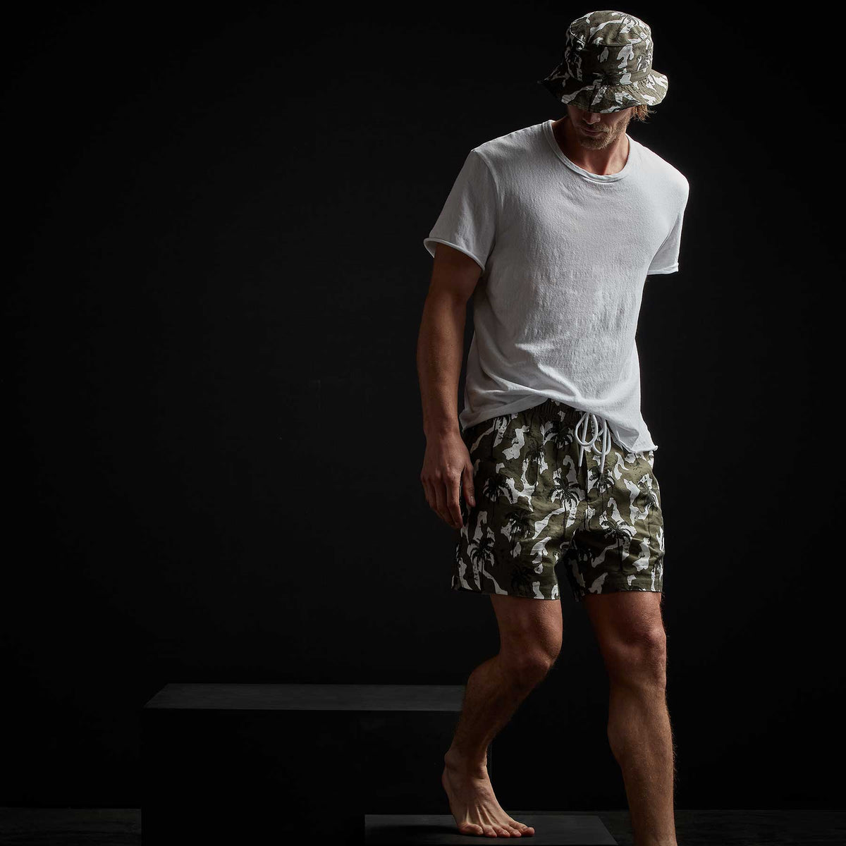 Camo Palm Print Short in Jungle | James Perse Los Angeles