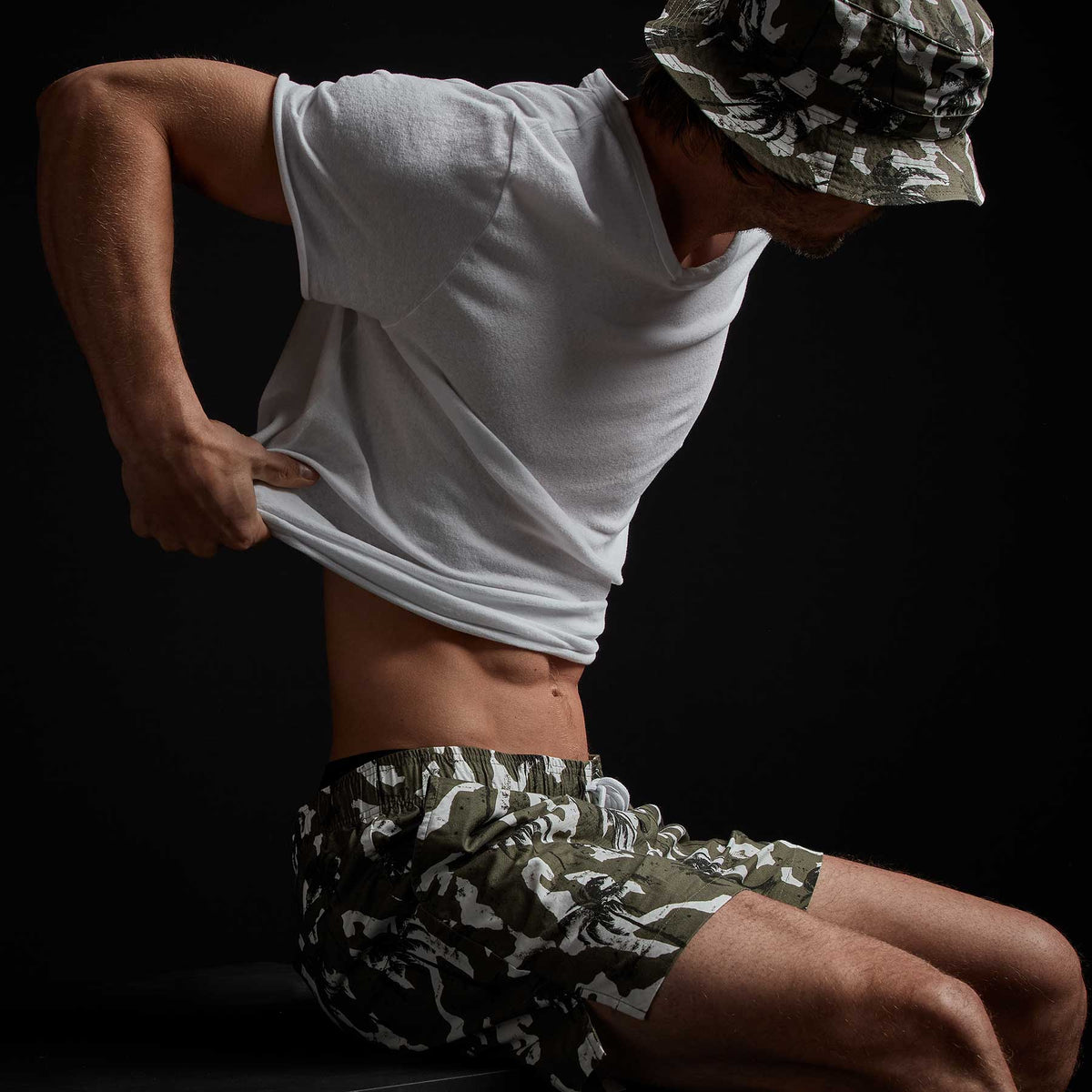 Camo Palm Print Short in Jungle | James Perse Los Angeles