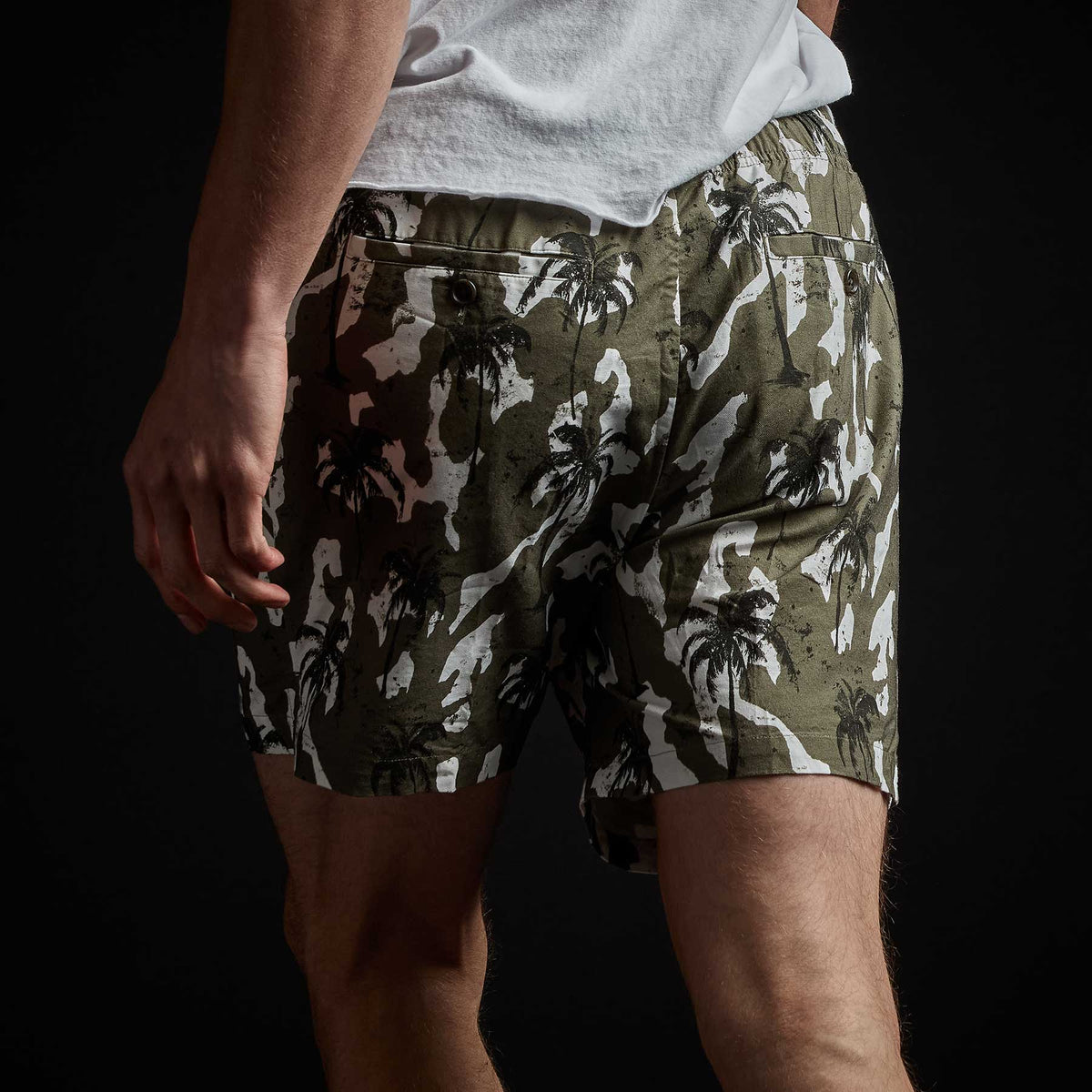 Camo Palm Print Short in Jungle | James Perse Los Angeles