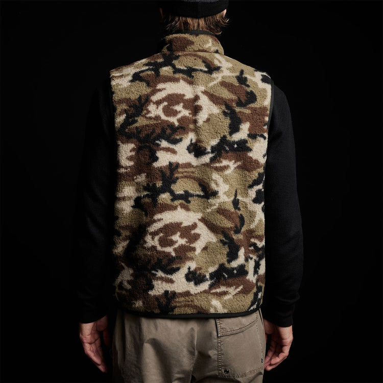 Camo Sherpa Sport Vest in Moss Camo | James Perse Los Angeles 