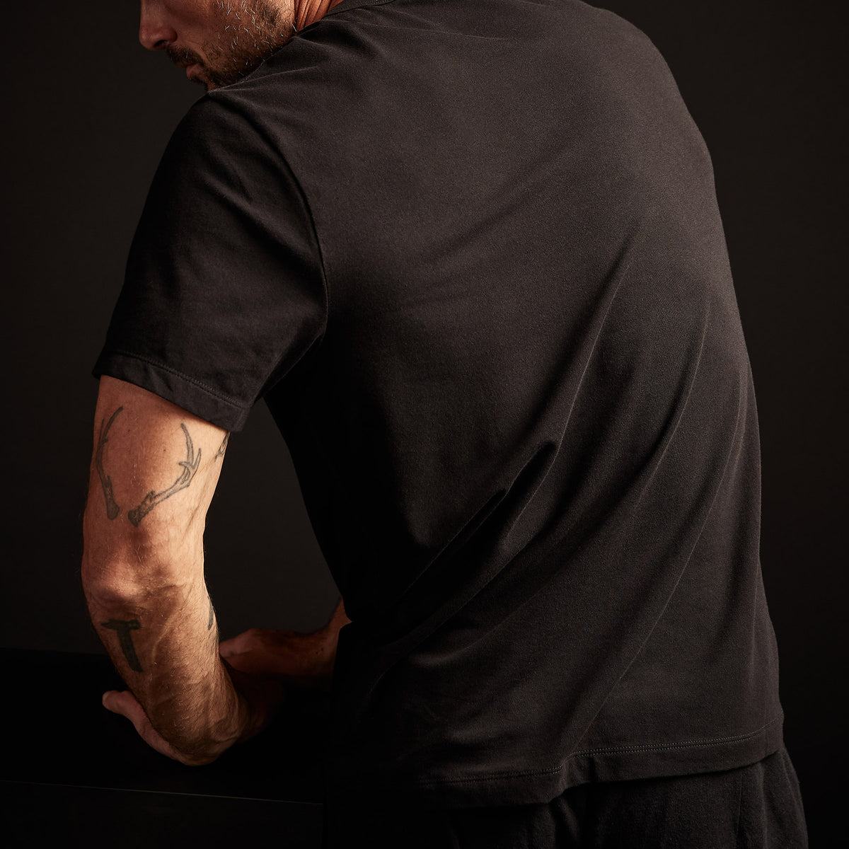 Elevated Lotus Jersey Lounge Tee - Black | James Perse Los Angeles