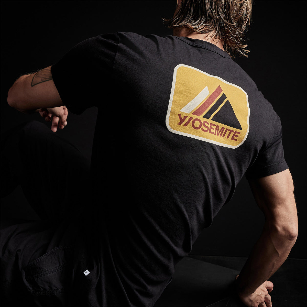 Short Sleeve Crew Alpine Graphic in Black | James Perse Los Angeles