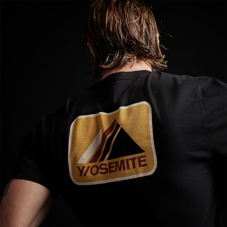 Short Sleeve Crew Alpine Graphic in Black | James Perse Los Angeles