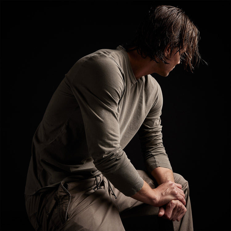 Long Sleeve Crew Neck in Ammo Pigment | James Perse Los Angeles 
