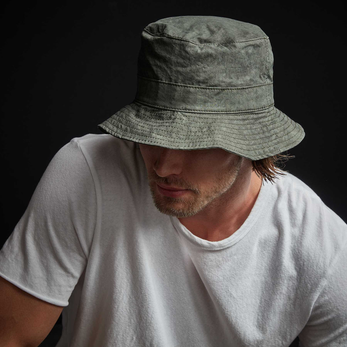 Parachute Poplin Bucket Hat in Dartmouth Pigment | James Perse Los Angeles