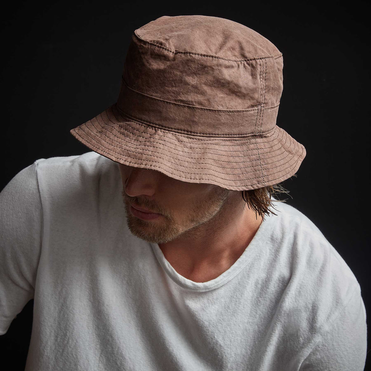 Parachute Poplin Bucket Hat in Malt Pigment | James Perse Los Angeles