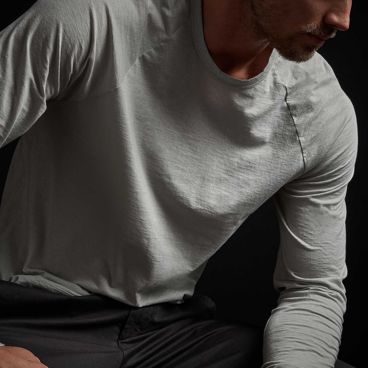 Recycled Lotus Jersey Raglan Crew in Skylight | James Perse Los Angeles