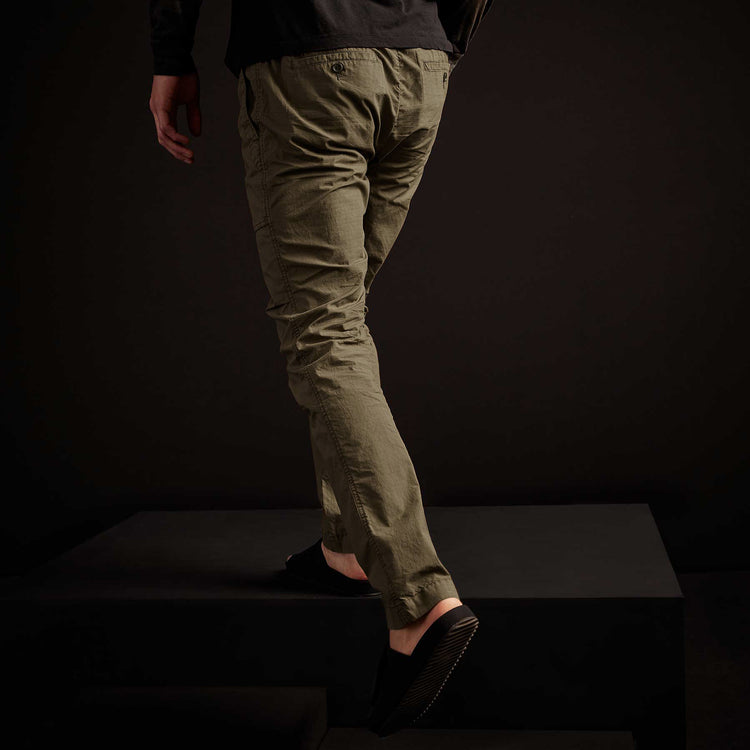 Rip Stop Utility Pant in Old Whiskey Pigment | James Perse Los Angeles