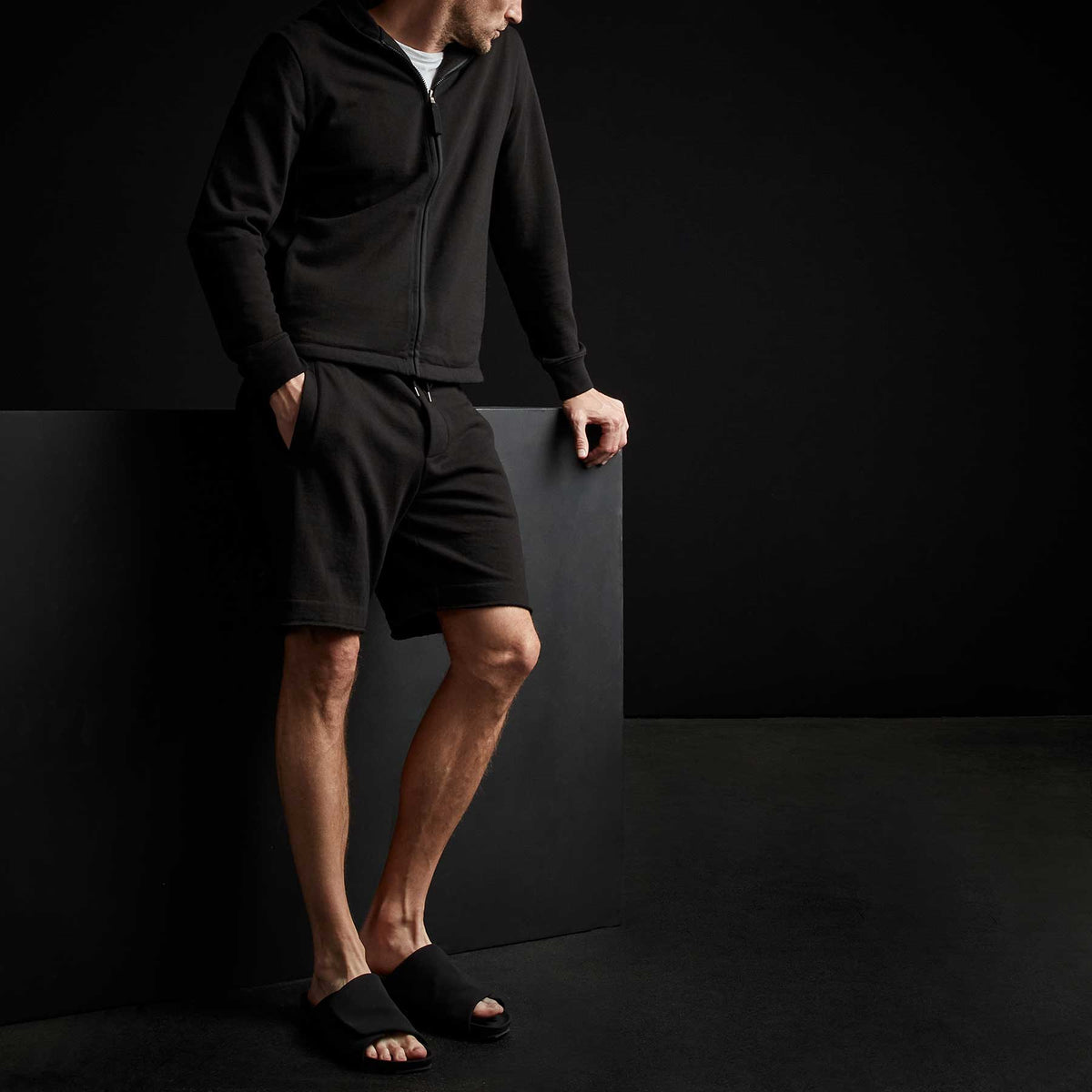 Vintage Fleece Full Zip Hoody in Black | James Perse Los Angeles