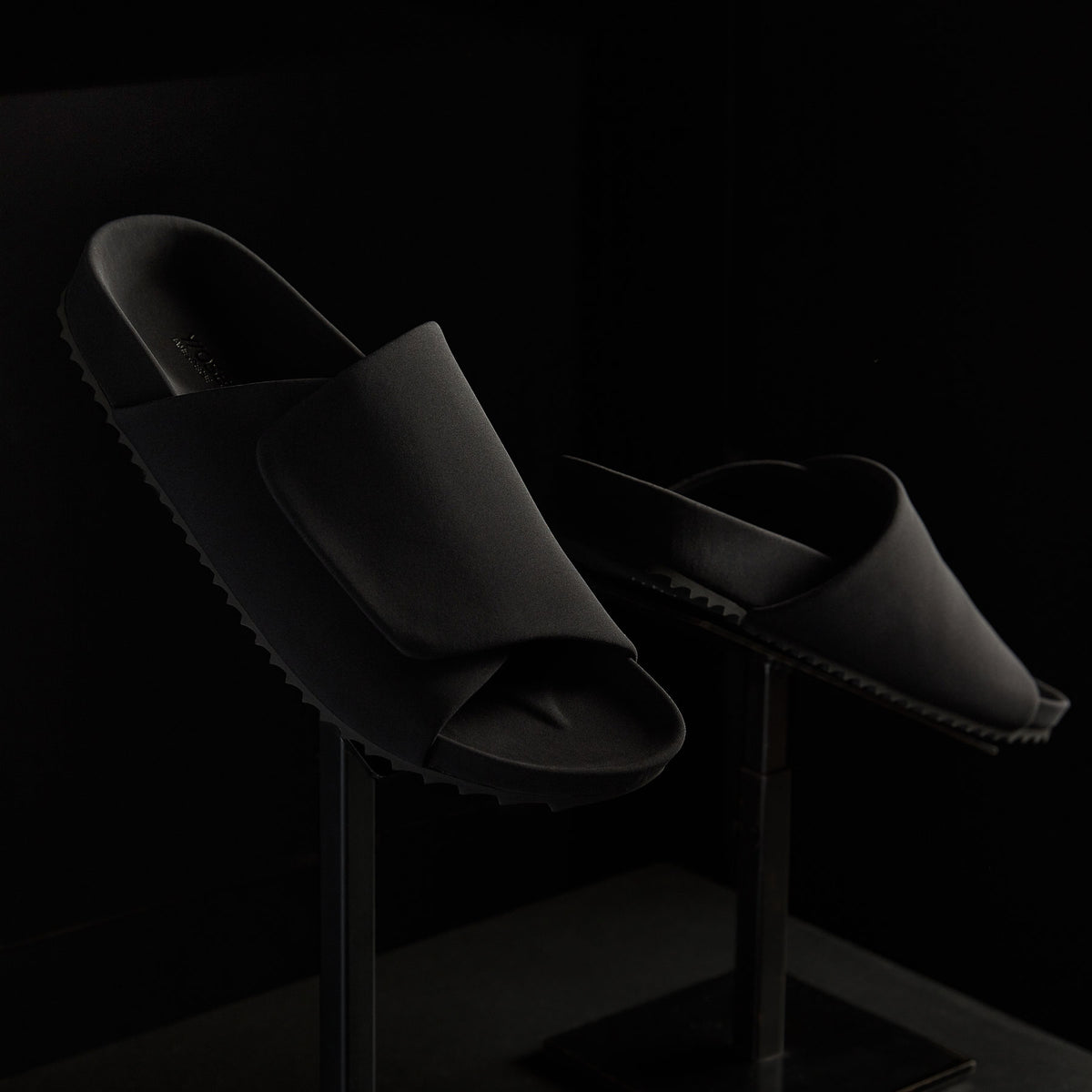 Men's Skubo Slide - Black/Black | James Perse Los Angeles