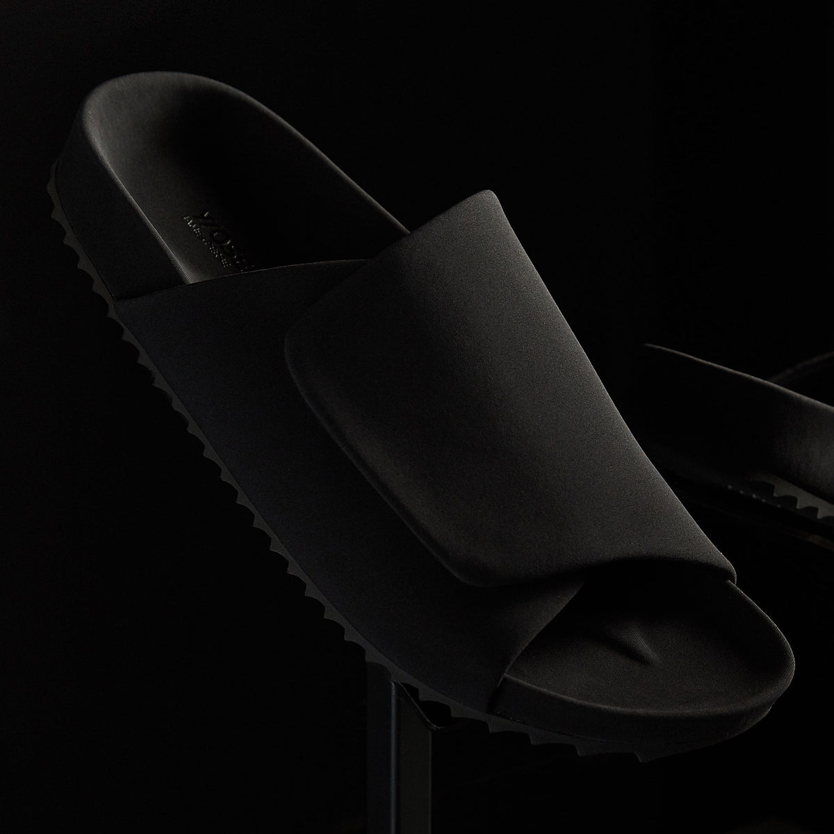 Men's Skubo Slide - Black/Black | James Perse Los Angeles