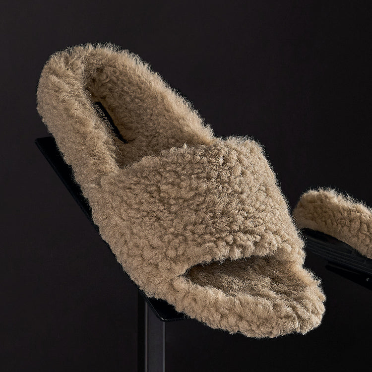 Women's Simple Strap Shearling Slide in Taupe | James Perse Los Angeles