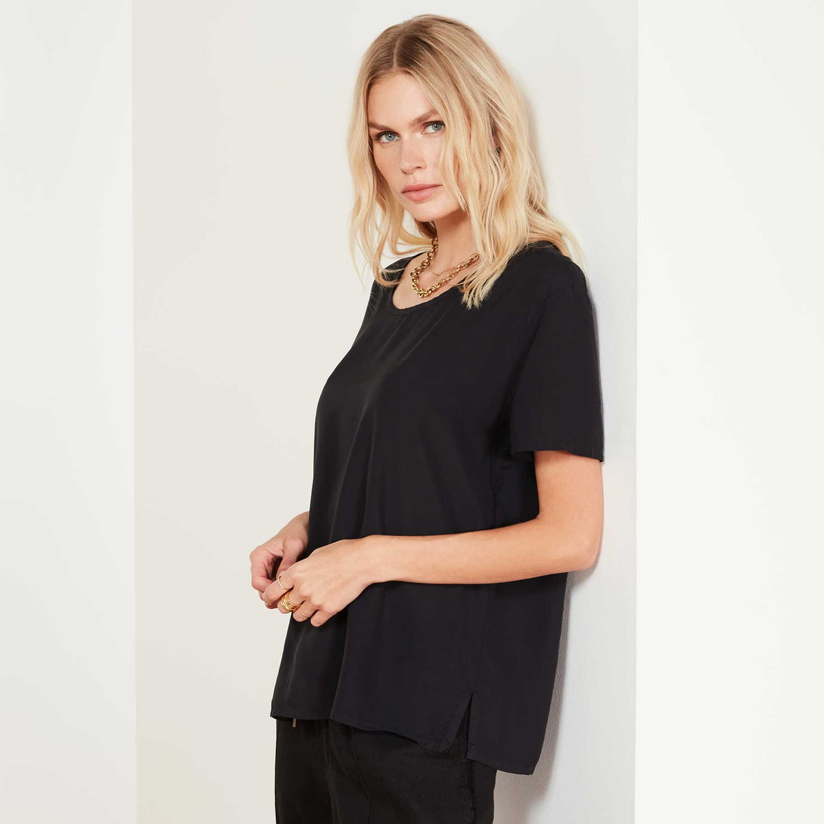 Matte Cupro Tee In Black | James Perse Los Angeles